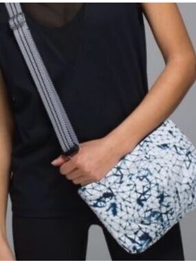 LIKE NEW - lululemon - Hip to be Free Crossbody Bag in White & Navy